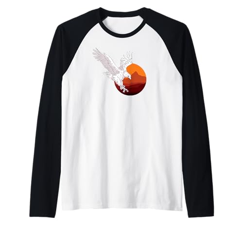 Águila con fondo de puesta Camiseta Manga Raglan
