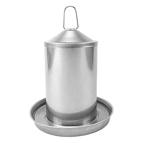 Sterico Hühnertränke | 304er Edelstahl | Rostfrei | BPA-frei | Frei von gefährlichen Kanten | Überlaufsicher | Aufhängbar und Aufstellbar | Geflügeltränke | Wassertrog | Wasserspender für Hühner 2L Cover