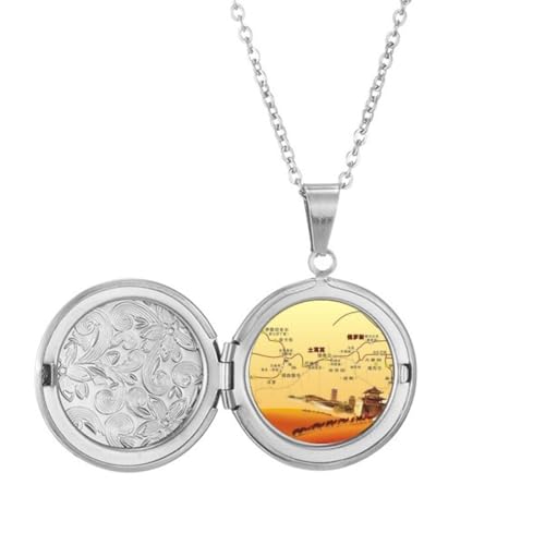 Collier médaillon en soie Landmark motif carte pour vos escapades bohèmes
