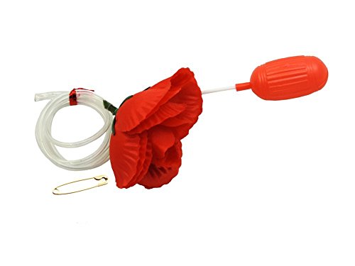 Épingle en forme de rose pour égayer un costume sombre et rigide