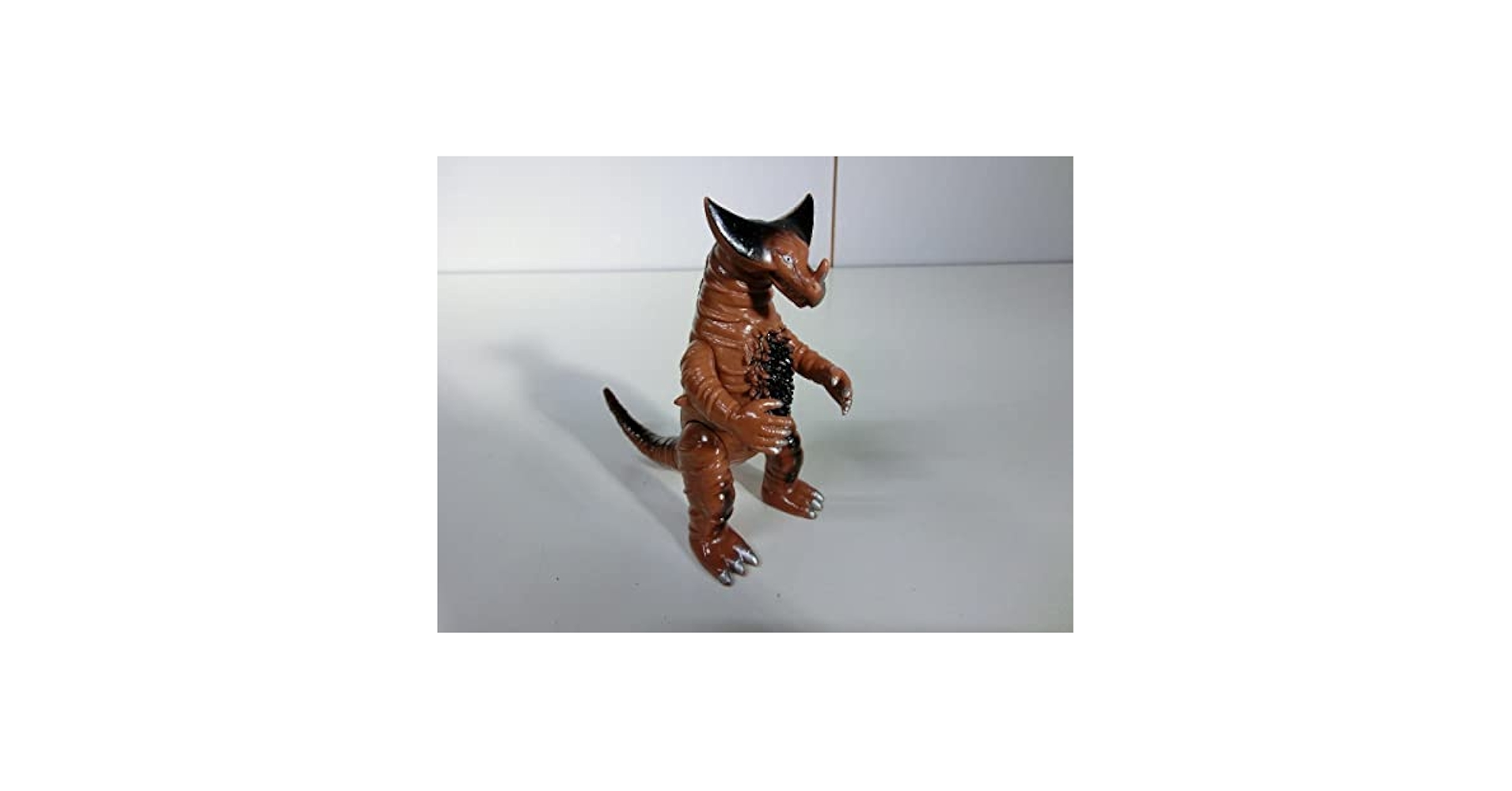 ウルトラ怪獣シリーズの「ゴモラ」のソフビ人形です。 Amazon | ウルトラ怪獣 ソフビ人形 ゴモラ 1983年 | ソフビ人形