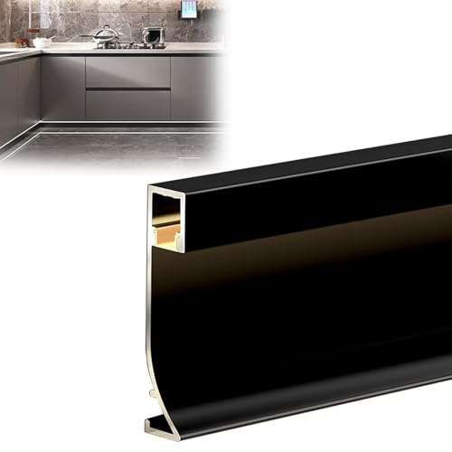 Moulure decorative interieure doree pour moderniser un eclairage mural terne