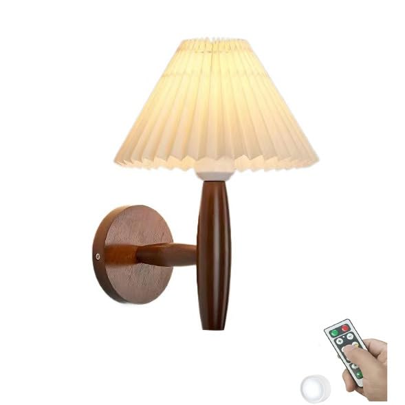 Applique murale en bois plissé et LED au design minimaliste pour intérieur épuré
