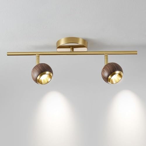Plafonnier en bois et spot orientable pour éclairer une entrée sombre