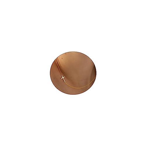 Collier croix pour femme discret qui résiste au quotidien sans irriter les peaux sensibles