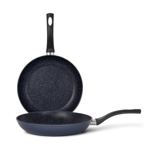 TVS PENTOLE Set Padelle Easy Eco Induction, Padella Antiaderente Ø24-28 cm, 2 pz, Rivestimento Effetto Pietra, Adatta all'induzione, Blu, Made in Italy