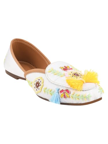 Image of SilverArrow Traditional Style, Modern Comfort Jutti Comfortable Flat Fancy Bellies for Womens and Girls