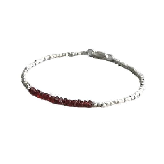 Bracelet en grenat facetté LKBEADS accessoire idéal pour vos tenues minimalistes et bohèmes