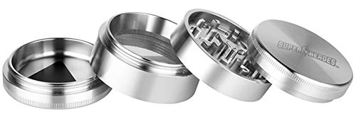 Super Heroes Kräuter-Mühle, Metall-Grinder, STAHL-Grinder | 4-teilig | 45 x 53 mm | Schaber, Fein-Sieb | Rotorklingen… – Bild 4