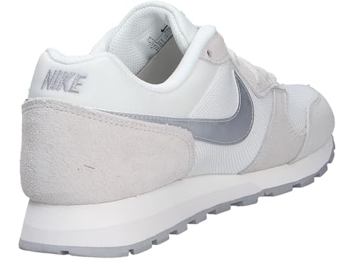 Nike MD Runner 2 chaussures de course légères avec détails argentés