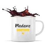 ☕ tasse métallique avec 300ml de pur bonheur ! au bureau, en camping ou en randonnée, elle vous accompagnera fièrement partout. éviter le micro-ondes mais peut passer au lave-vaisselle avec précaution pour conserver ce design unique. design imprimé de chaque côté du mug pour deux fois plus de plaisir !