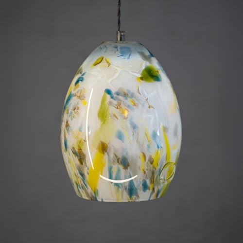 Pendentif lampe space II au-dessus de la table à manger chic