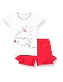 Pantaloncini con balze sulle gambe e bordature rosse sulla t-shirt.