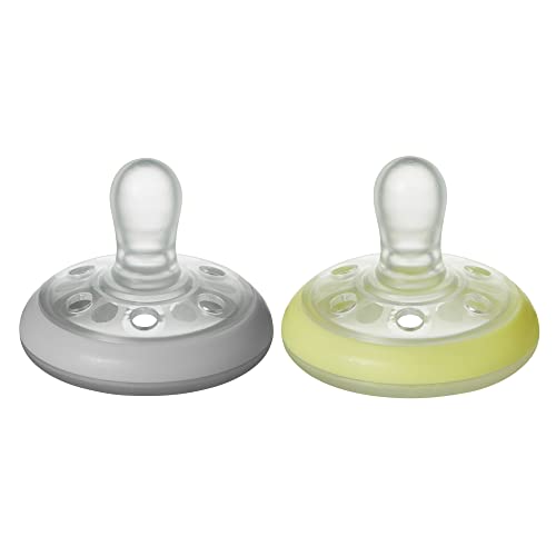 Image of Tommee Tippee Breast-Like Pacifier Night, Glow in The Dark, Skin-Like Texture, Symmetrical Design, BPA-Free Binkies, 0-6m, 2-Count, Yellow/White