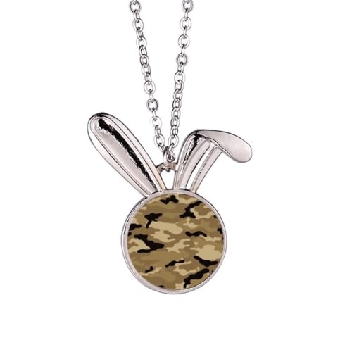 Pendentif lapin camouflage : l'accessoire idéal pour vos looks streetwear