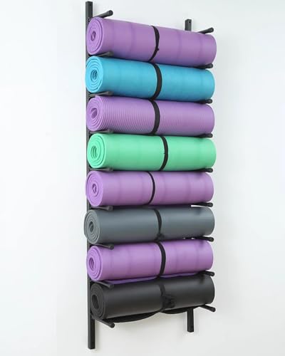 Support rangement tapis de yoga mural pour un studio de Pilates épuré