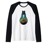 Nuestro gráfico de terrario de bombilla es el regalo perfecto para el medio ambiente en tu vida Este diseño único utiliza una bombilla como invernadero en miniatura, capturando la luz y el calor del sol para crear un mini ecosistema en el interior.