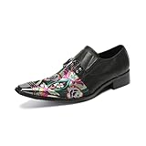 Savoir-faire exceptionnel — Alliant techniques de broderie traditionnelles, silhouette moderne et talon bloc confortable, cette chaussure vous assure une élégance tout au long de la journée.