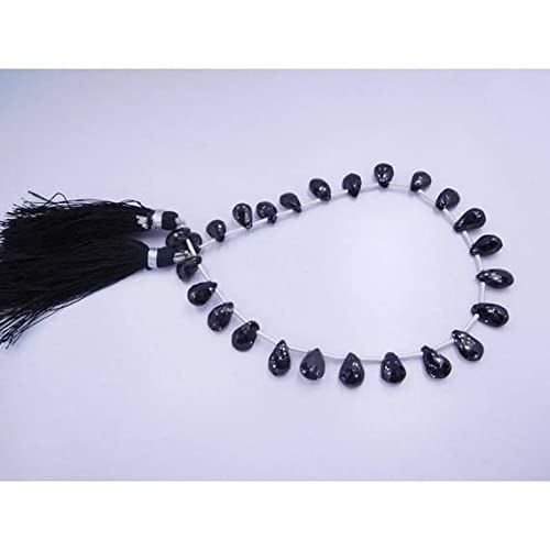 Spinelle noir naturel perles briolettes facettées contre les pierres ternes qui se rayent
