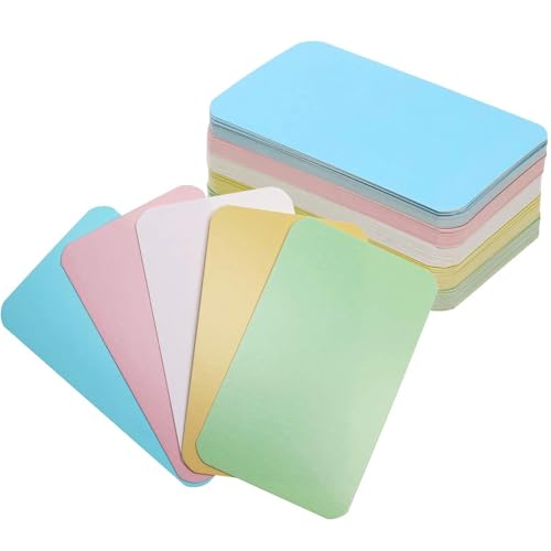 Cartes vierges en papier kraft noir parfaites comme étiquettes cadeaux de fête