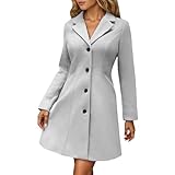 Détails raffinés: boutons décoratifs contrastants, manches longues ajustées et finitions soignées