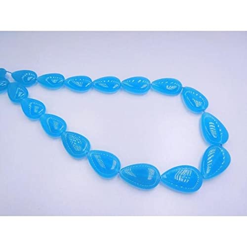Chalcedony smooth finished pear pour sublimer vos tenues d'été élégantes