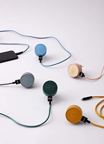 Cable iPhone negro de 1,85 m Design Letters ideal para usar el móvil desde el sofá 5