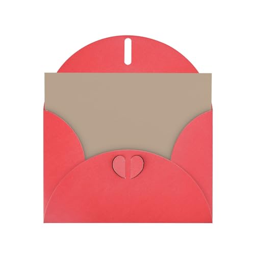 Tarjeta de vacaciones horizontal de color marrón claro con sobre rojo en forma de corazón y escribe varios saludos navideños