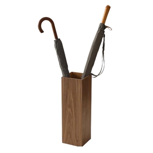Porte-parapluie vintage en bois pour organiser une entrée élégante par temps de pluie