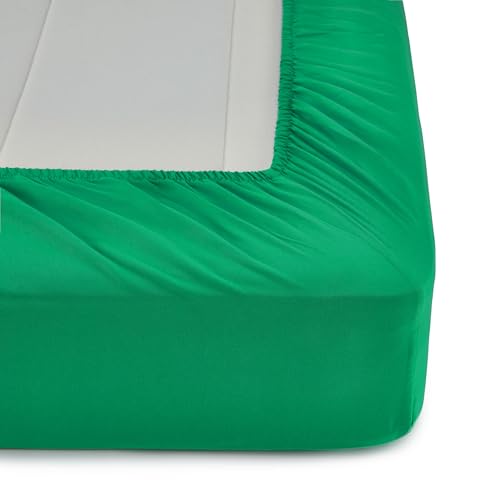 Image of Amazon Basics 7-Piece Soft, All-Season Microfiber Kid's Bed-in-a-Bag Bedding Set with Comforter, Sheets, Pillow Shams and Pillowcases, Full /Queen, Solid Green