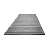 Esta alfombra de bambú con borde acabado a mano y elaboración stone washed representa una solución moderna y de diseño para satisfacer las necesidades cotidianas y decorar casa sin renunciar a la estética. Está pensado y creado en una amplia gama de colores y medidas para combinar con cualquier gusto y necesidad.