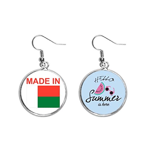 Pendientes de sandía hechos en Madagascar para el lóbulo