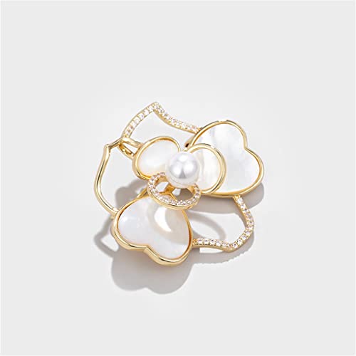 Broche fleur en nacre évidée 3.7x3.8cm pour vêtement femme