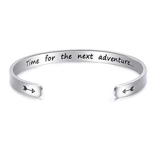 LParkin Pulsera de regalo de graduación universitaria, joyería inspiradora, regalo de graduación de secundaria, regalo para hija, tiempo para la próxima aventura, 6 inches, Metal