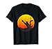 Bigfoot Riding on Loch Ness Monster Camiseta Sunset Shirt Camiseta
