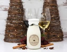 Milk Reclamation Barn's Botella de leche (13 oz) Vela, vino de bayas calientes