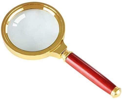 Loupe de lecture portative pour déchiffrer facilement les cartes de randonnée et les petits caractères
