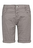 MATERIAL: Die Hose ist aus einem Baumwollmix. Der elastische Stretch Twill ist durchzogen mit schicken Ziernähten.