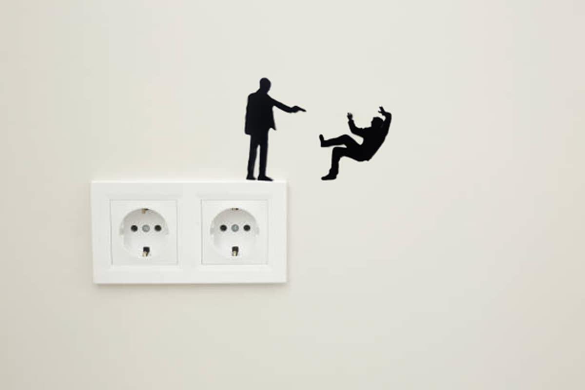 Çift Taraflı Kullanıma Uygun Vurulan Adam Duvar Sticker
