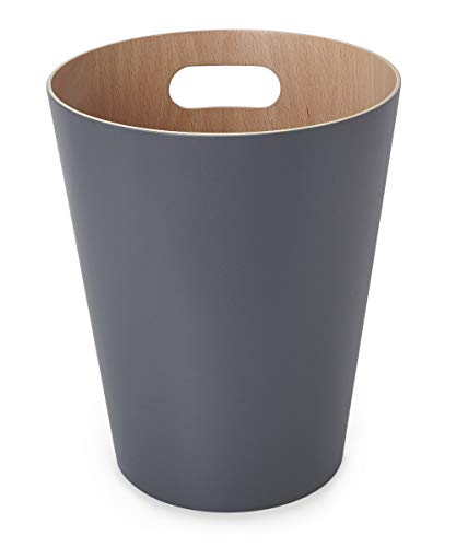 Umbra Woodrow Abfalleimer – Zweifarbiger Holz Papierkorb für Büro, Badezimmer, Wohnzimmer und Mehr, 7,5l Fassungsvermögen, Dunkelgrau/Natur