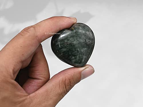 Image of Chrome Diopside Crystal Heart Palm Pebbles Stones for Anxiety Stress Relief Massage - AAA Grade Original Healing Gemstone Agate Heart Palm Stone for Yoga Meditation Spiritual