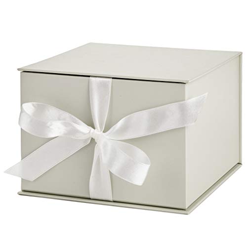 Hallmark 5EBC1822 Medium Gift Box With Lid And Shredded Paper Fill  thumb #4
