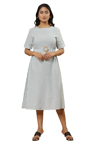 Robe droite en coton rayé vert contre la chaleur d'été
