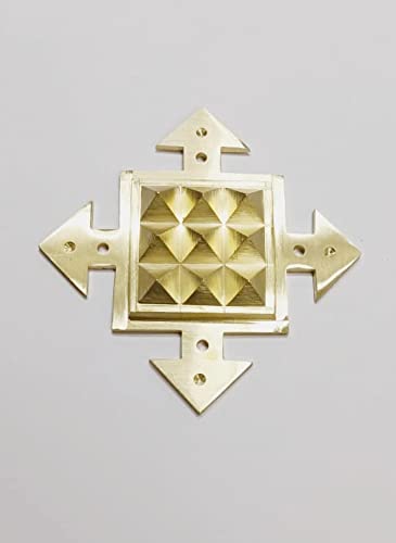 Vastu Remedies Brass Four Direction Arrow with Pyramid Plate Vastu Correction & Positive Energy (16 X 16 X 0.5 cm) Golden.