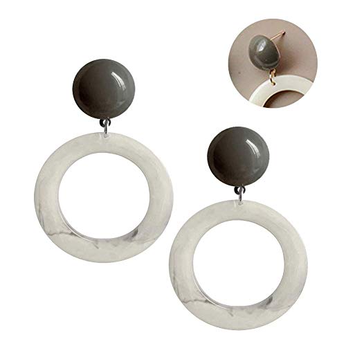 Boucles d'oreilles non percées avec grand cercle en résine suspendu