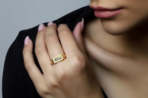 Bague chevalière en or 14k rectangle personnalisable avec initiales