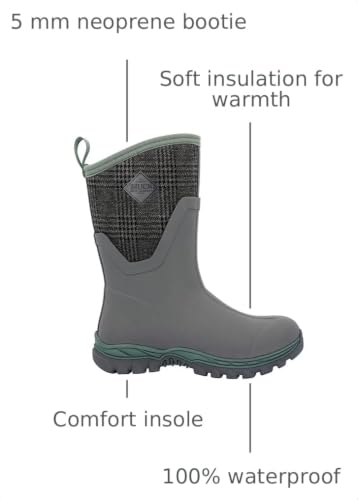 Image of MUCK Women's Chore Classic Mid Boot