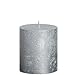 Produktbild bolsius Stumpenkerze Rustik metallic Silber - Höhe: 8 cm, Durchmesser: 6,8 cm