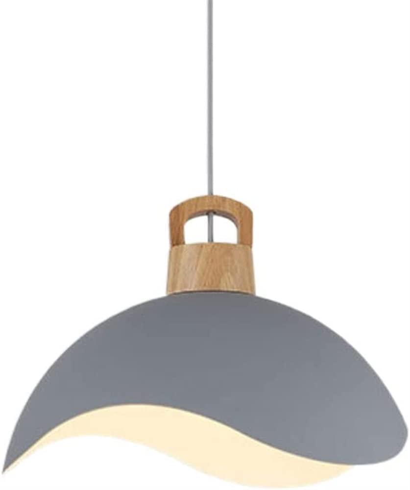 Lampe suspendue au plafond moderne pour illuminer une salle à manger sombre