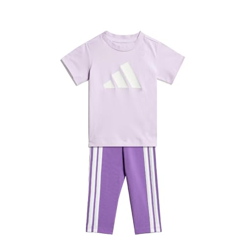 Conjunto Essentials T-Shirt de adidas ideal para los días de parque y deporte escolar
